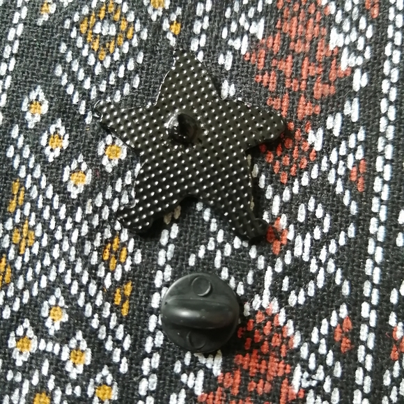 📍2/20$ Maggie Simpson Star Snowsuit Enamel Pin NWOT - Picture 4 of 5